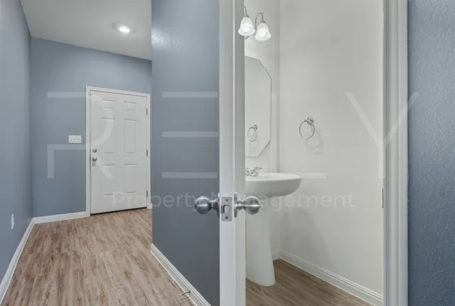 $1,695 | 220 Wonderful Life Way, Jarrell, TX 76537