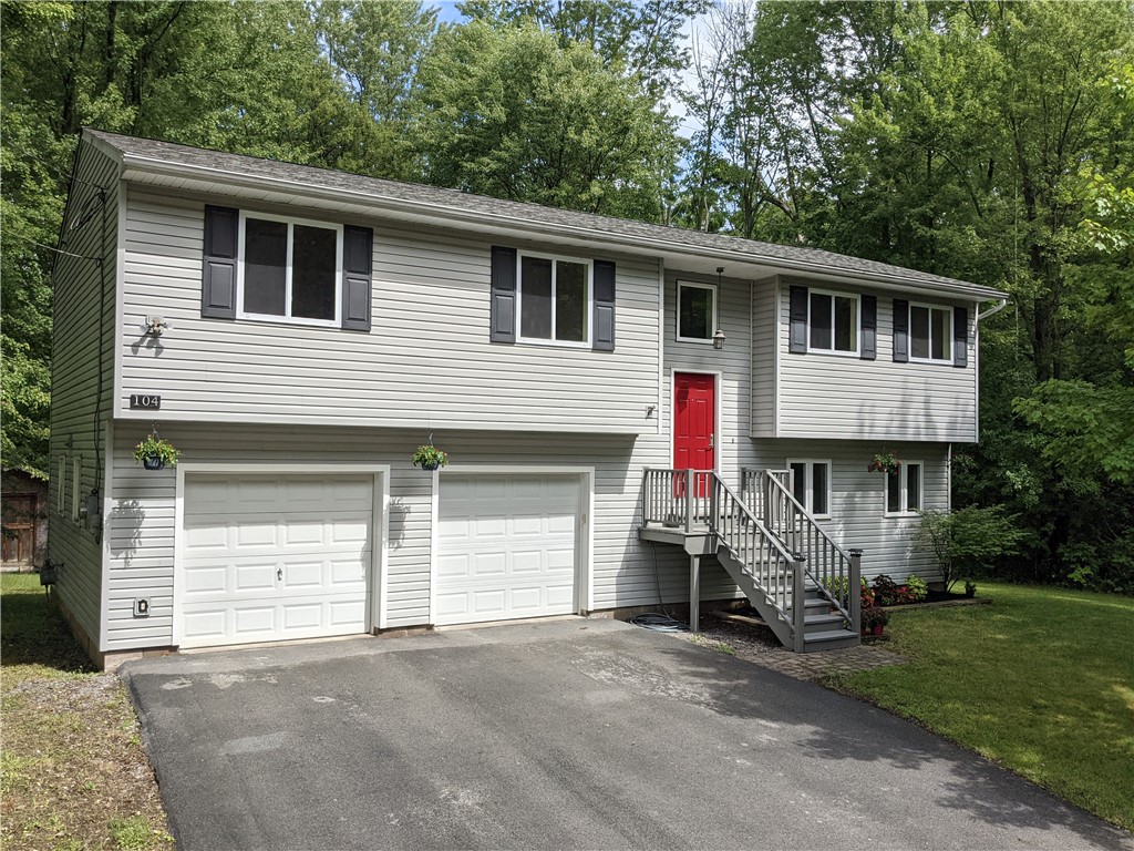 104 Wellington Drive Henrietta, NY 14623 - Photo 3 of 36