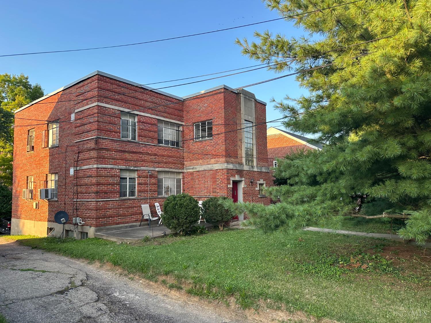 3154 Werk Road Cincinnati, OH 45211 - Photo 2 of 19 Gallery Image 2
