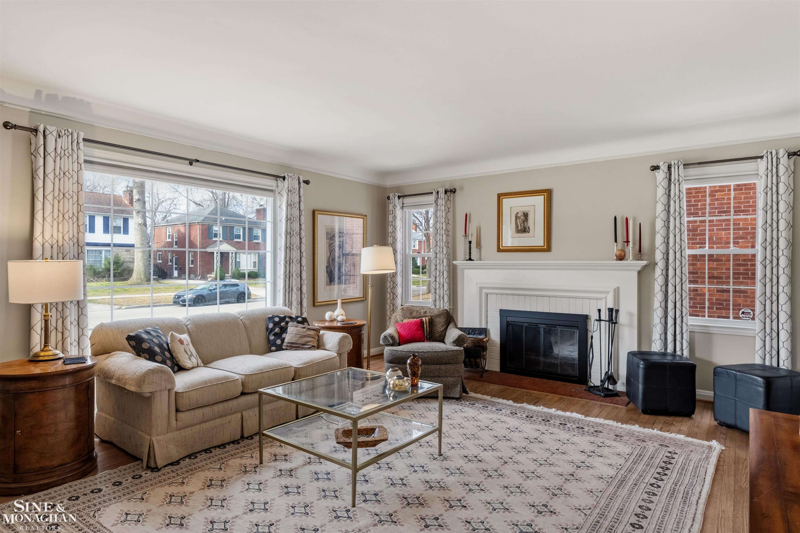 1800 Littlestone Road Grosse Pointe, MI 48236 - Photo 4 of 46 50202477-6c87fc42-6ff5-47fb-a8d8-7f2ca14ff454.JPG
