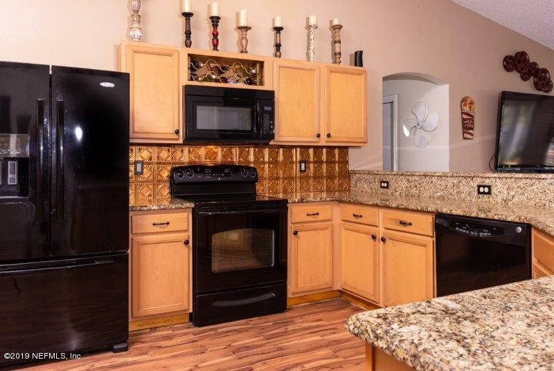 10228 Rising Mist Lane Jacksonville, FL 32221 - Photo 11 of 31 Spacious Kitchen