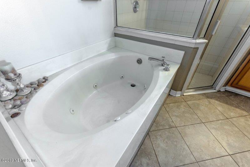 10228 Rising Mist Lane Jacksonville, FL 32221 - Photo 17 of 31 Jetted Soaker Tub
