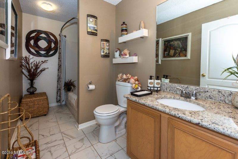 10228 Rising Mist Lane Jacksonville, FL 32221 - Photo 21 of 31 Guest Bathroom