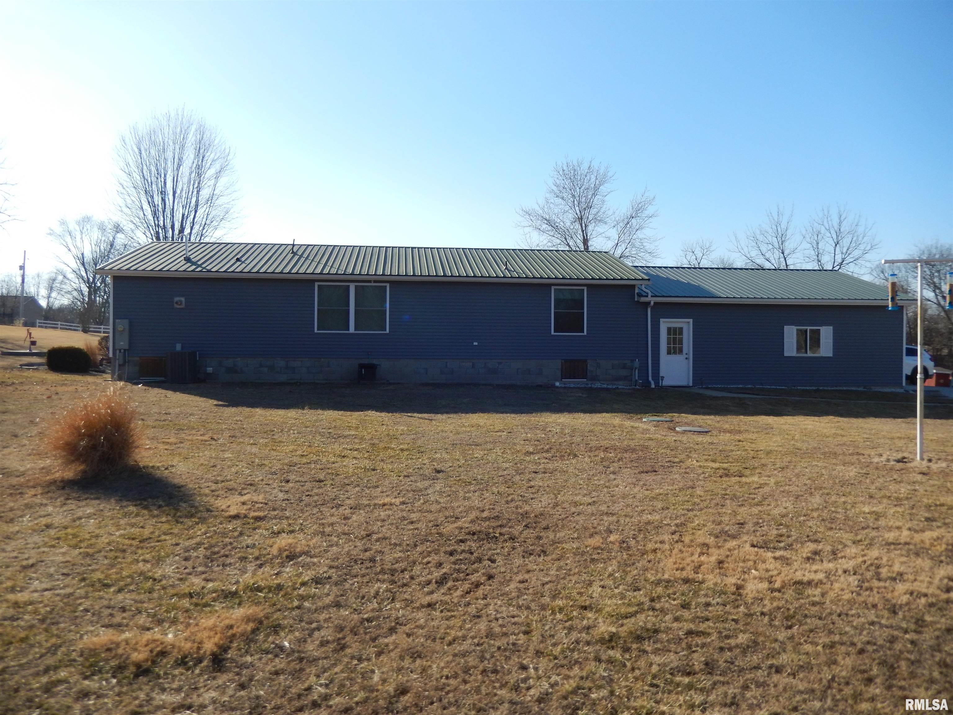 404 North Hun Street Colchester, IL 62326 - Photo 5 of 49