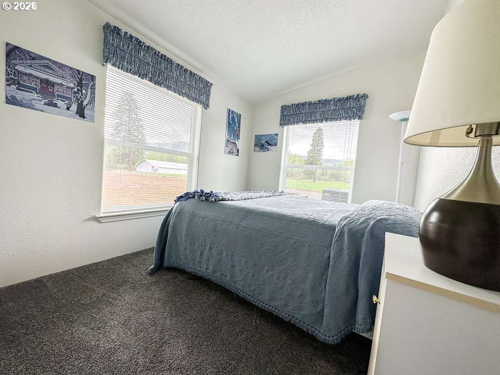 46198 Slaughterhouse Road Halfway, OR 97834 - Photo 20 of 40 a bedroom with a bed and a window