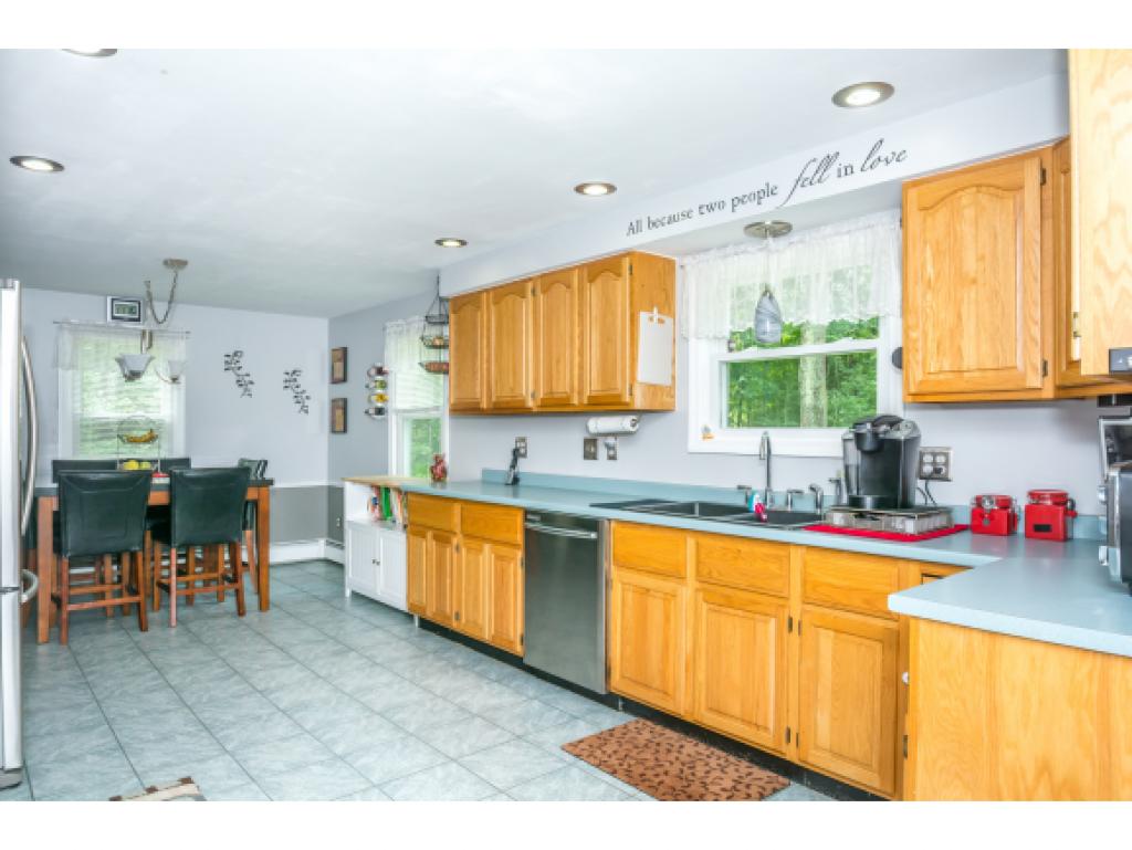 75 Hovey Road Londonderry, NH 03053 - Photo 11 of 24