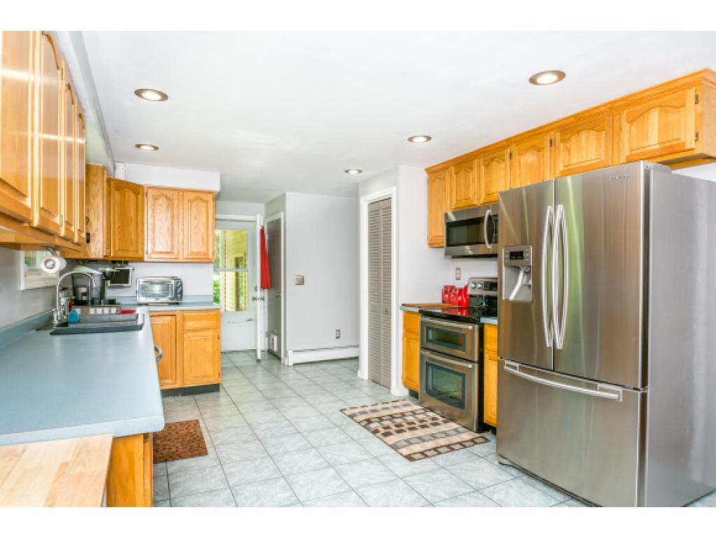 75 Hovey Road Londonderry, NH 03053 - Photo 14 of 24