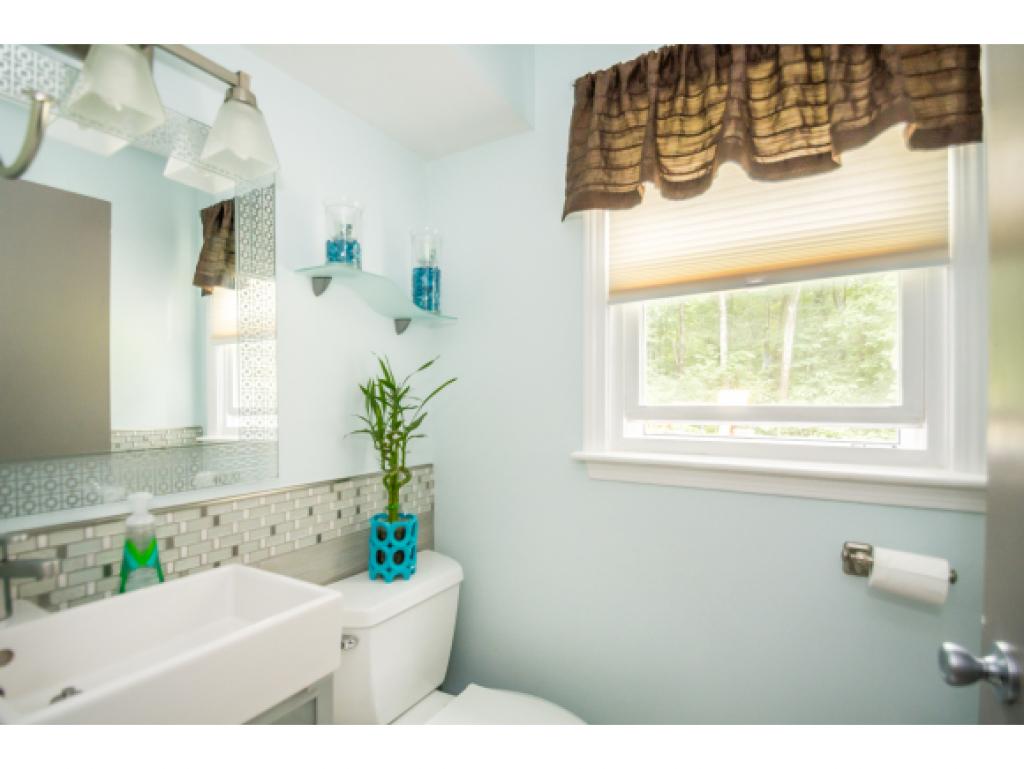 75 Hovey Road Londonderry, NH 03053 - Photo 15 of 24