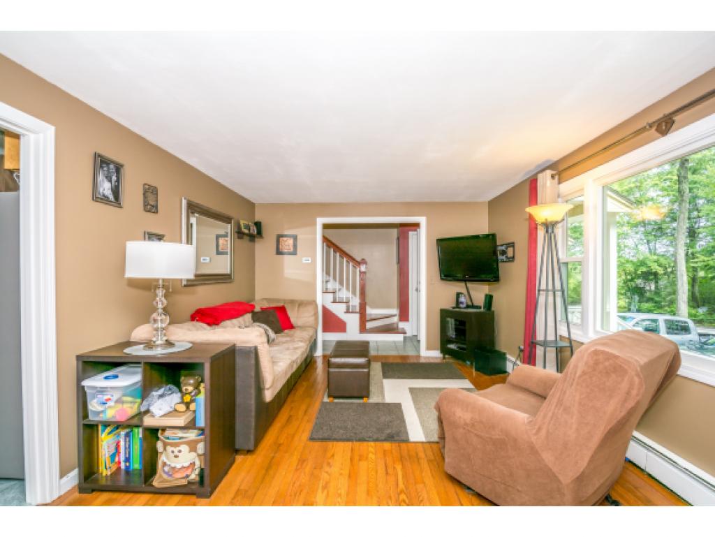 75 Hovey Road Londonderry, NH 03053 - Photo 5 of 24