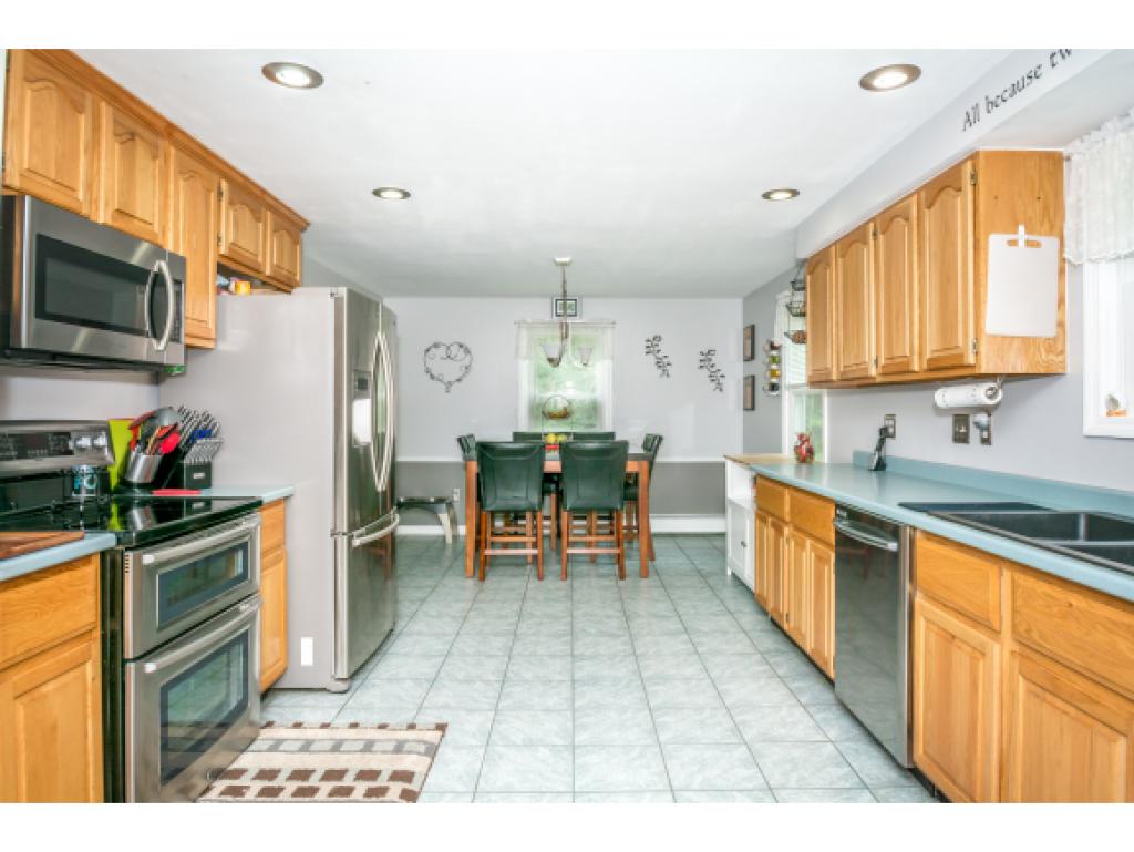 75 Hovey Road Londonderry, NH 03053 - Photo 10 of 24
