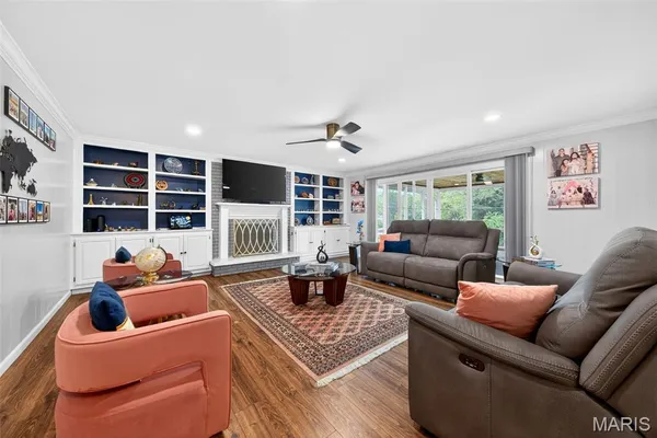 $850,000 | 128 Ladue Oaks Drive, Creve Coeur, MO 63141