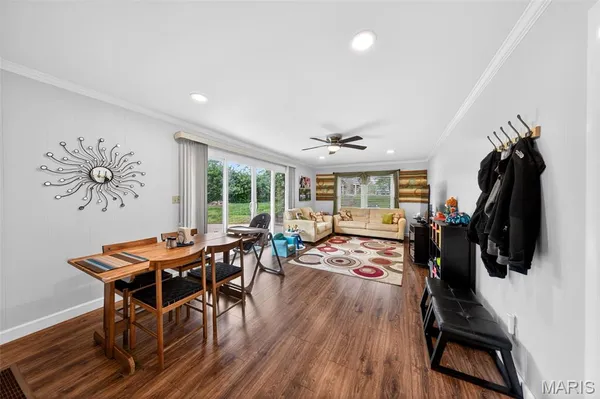 $850,000 | 128 Ladue Oaks Drive, Creve Coeur, MO 63141