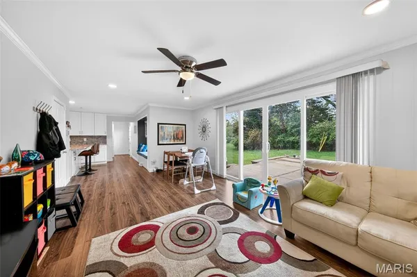 $850,000 | 128 Ladue Oaks Drive, Creve Coeur, MO 63141