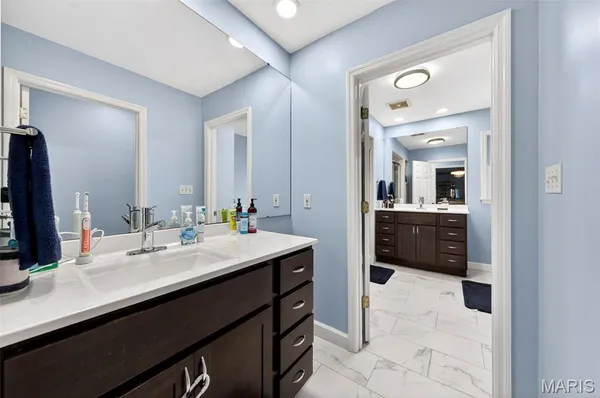 $850,000 | 128 Ladue Oaks Drive, Creve Coeur, MO 63141