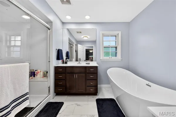 $850,000 | 128 Ladue Oaks Drive, Creve Coeur, MO 63141