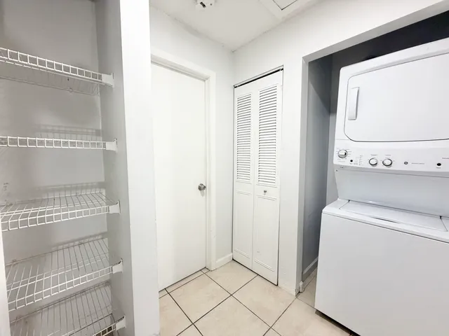 $1,975 | 799 Hill Drive, Unit D, West Palm Beach, FL 33415