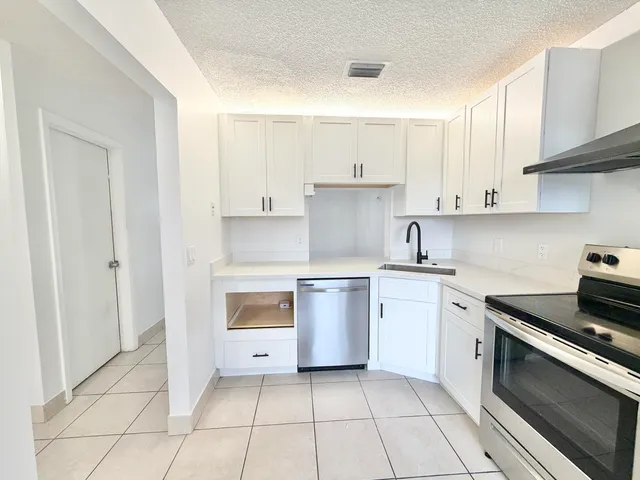$1,975 | 799 Hill Drive, Unit D, West Palm Beach, FL 33415