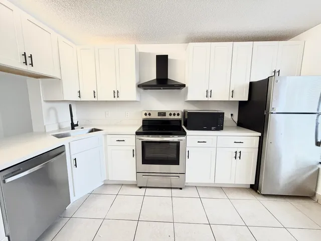 $1,975 | 799 Hill Drive, Unit D, West Palm Beach, FL 33415