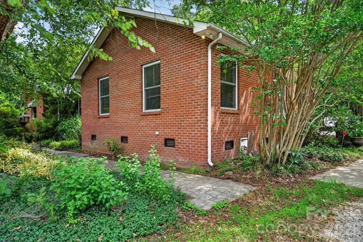 929 Shearers Road Mooresville, NC 28115 - Photo 2 of 24