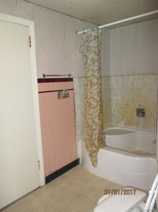 7747 Sayles Road Yale, MI 48097 - Photo 12 of 30 This is another view of the full bath.