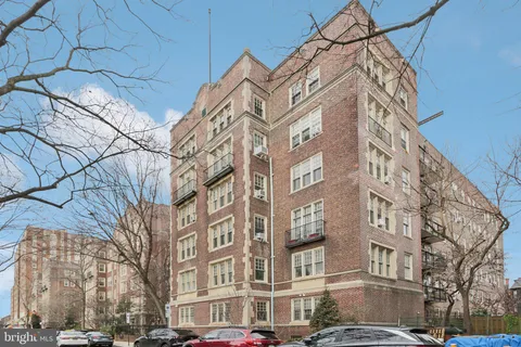 a view of a building and car parked