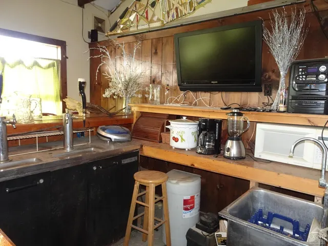 $2,500 | 77 10 Broeck Avenue, Hudson, NY 12534