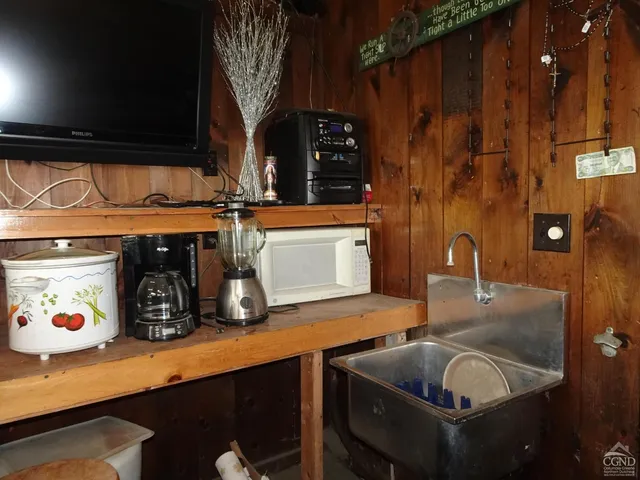 $2,500 | 77 10 Broeck Avenue, Hudson, NY 12534