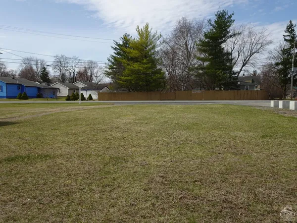 $2,500 | 77 10 Broeck Avenue, Hudson, NY 12534