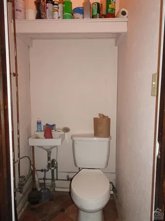 $2,500 | 77 10 Broeck Avenue, Hudson, NY 12534