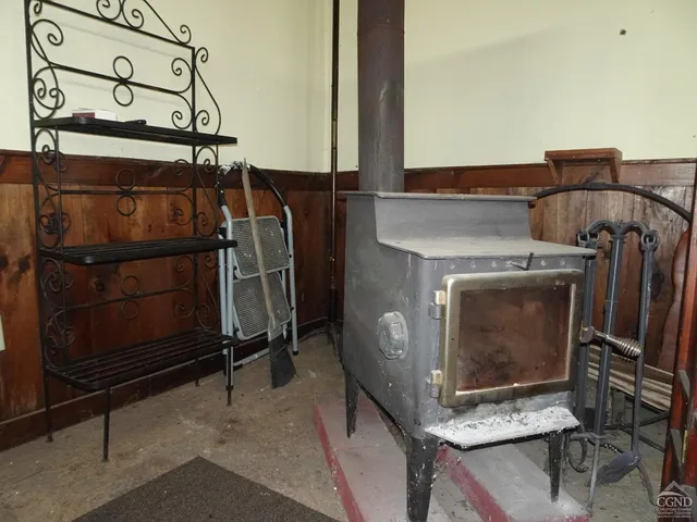 $2,500 | 77 10 Broeck Avenue, Hudson, NY 12534