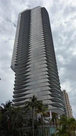 $300,000 | 150 Southeast 25th Road, Miami, FL 33129