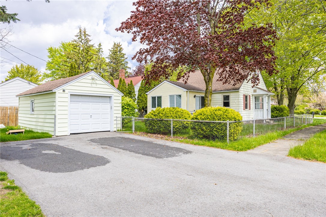 617 Howard Road Gates, NY 14624 - Photo 4 of 24