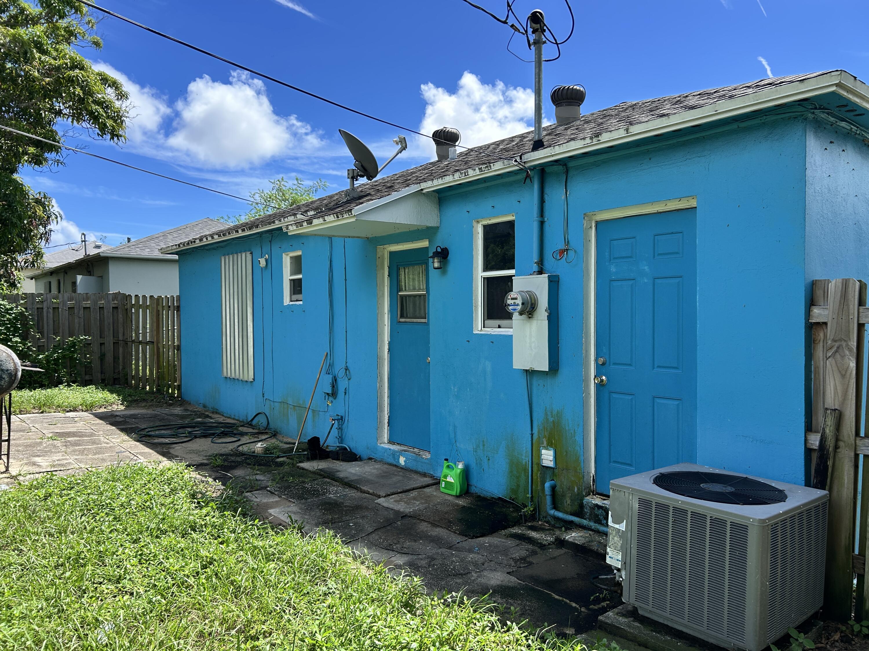 840 West 2nd Street Riviera Beach, FL 33404 - Photo 13 of 16 Rear view