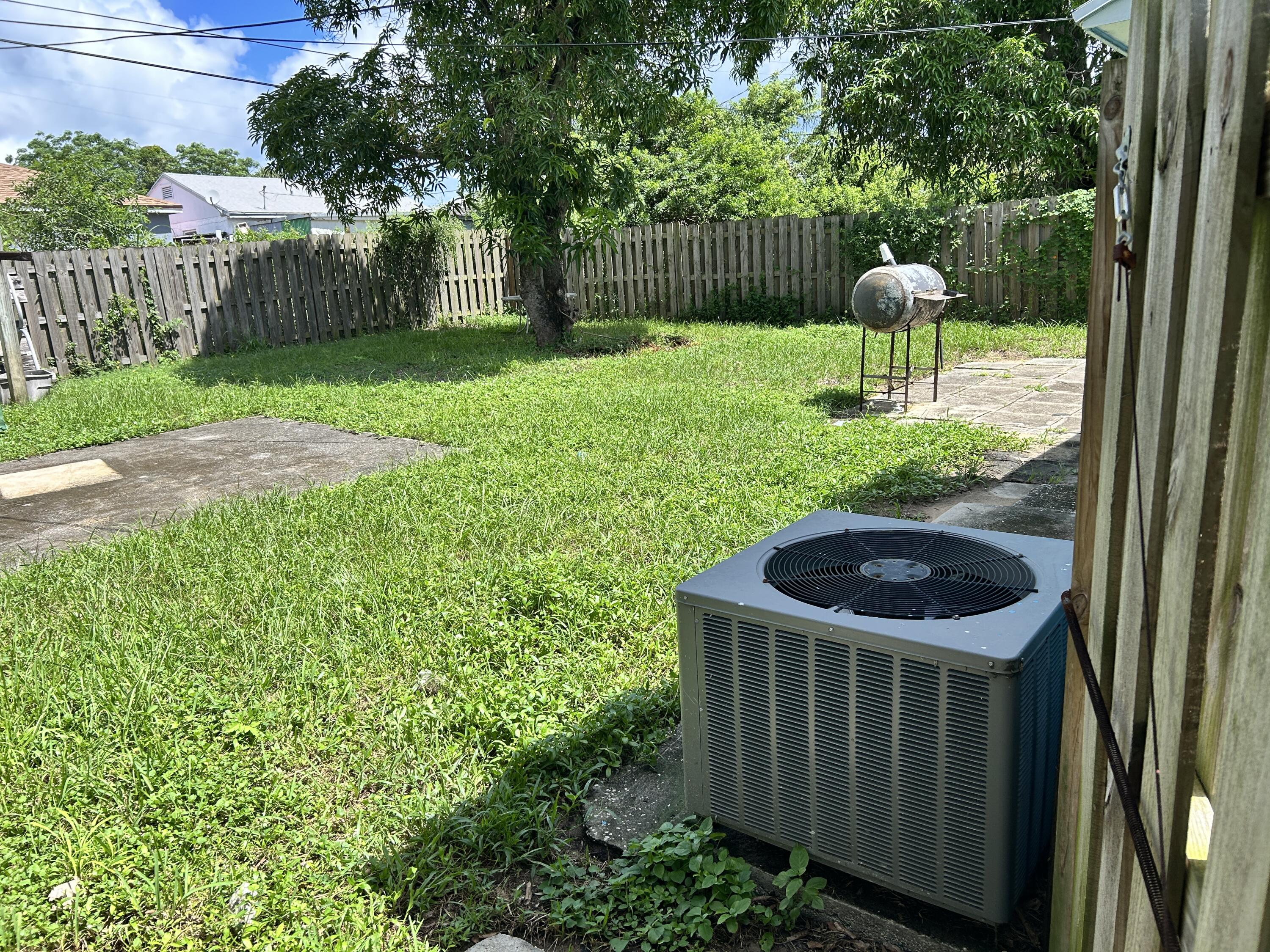 840 West 2nd Street Riviera Beach, FL 33404 - Photo 15 of 16 back yard (3)