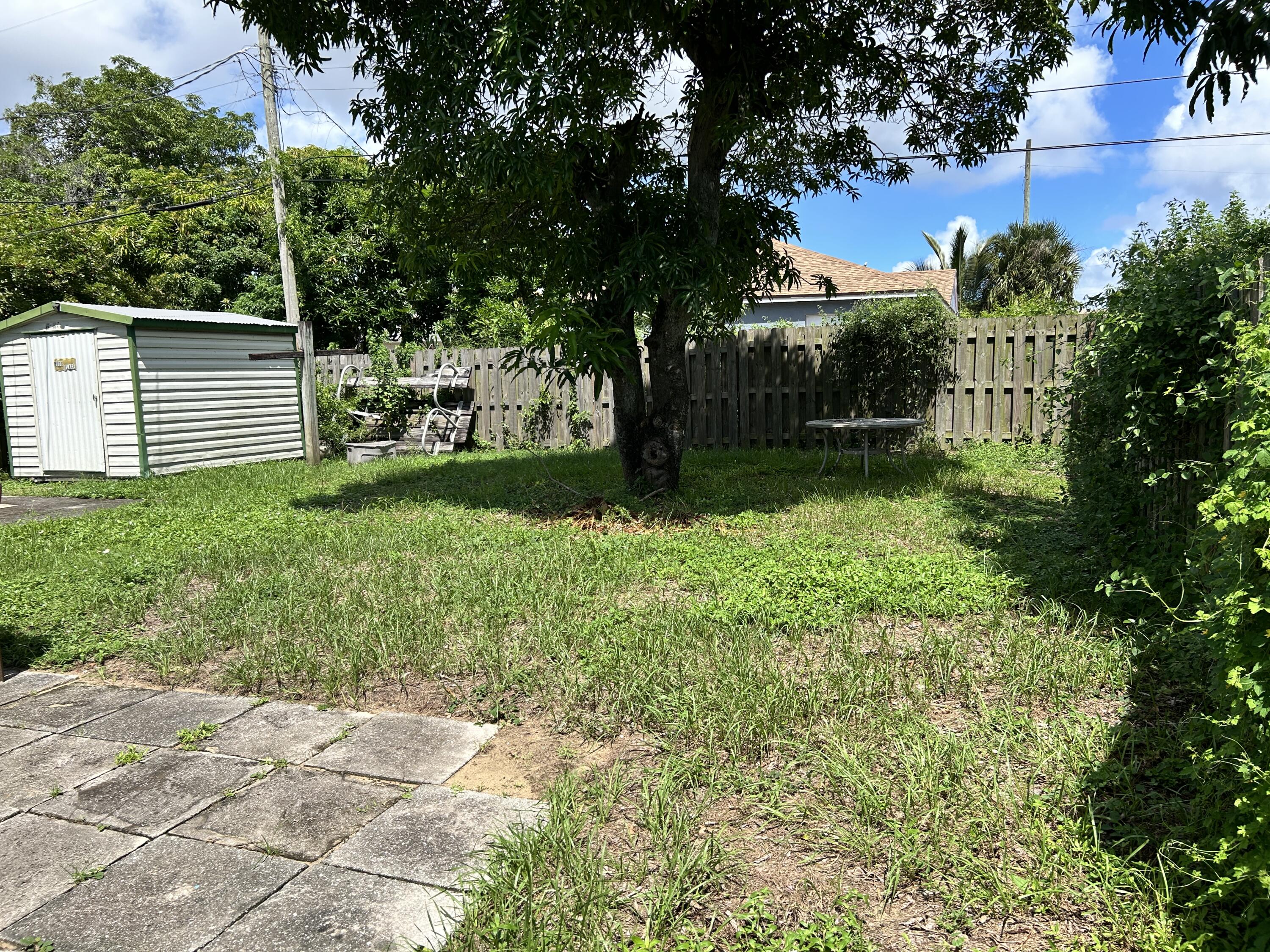 840 West 2nd Street Riviera Beach, FL 33404 - Photo 16 of 16 Back yard (2)