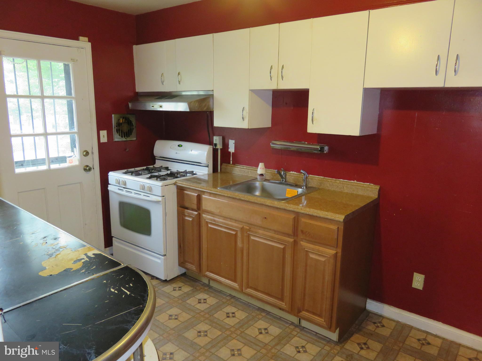 1922 Burnwood Road Baltimore, MD 21239 - Photo 2 of 13 Kitchen