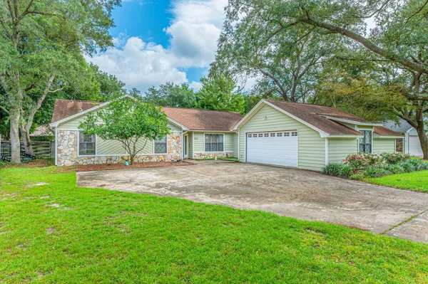 a view of a house with a yard