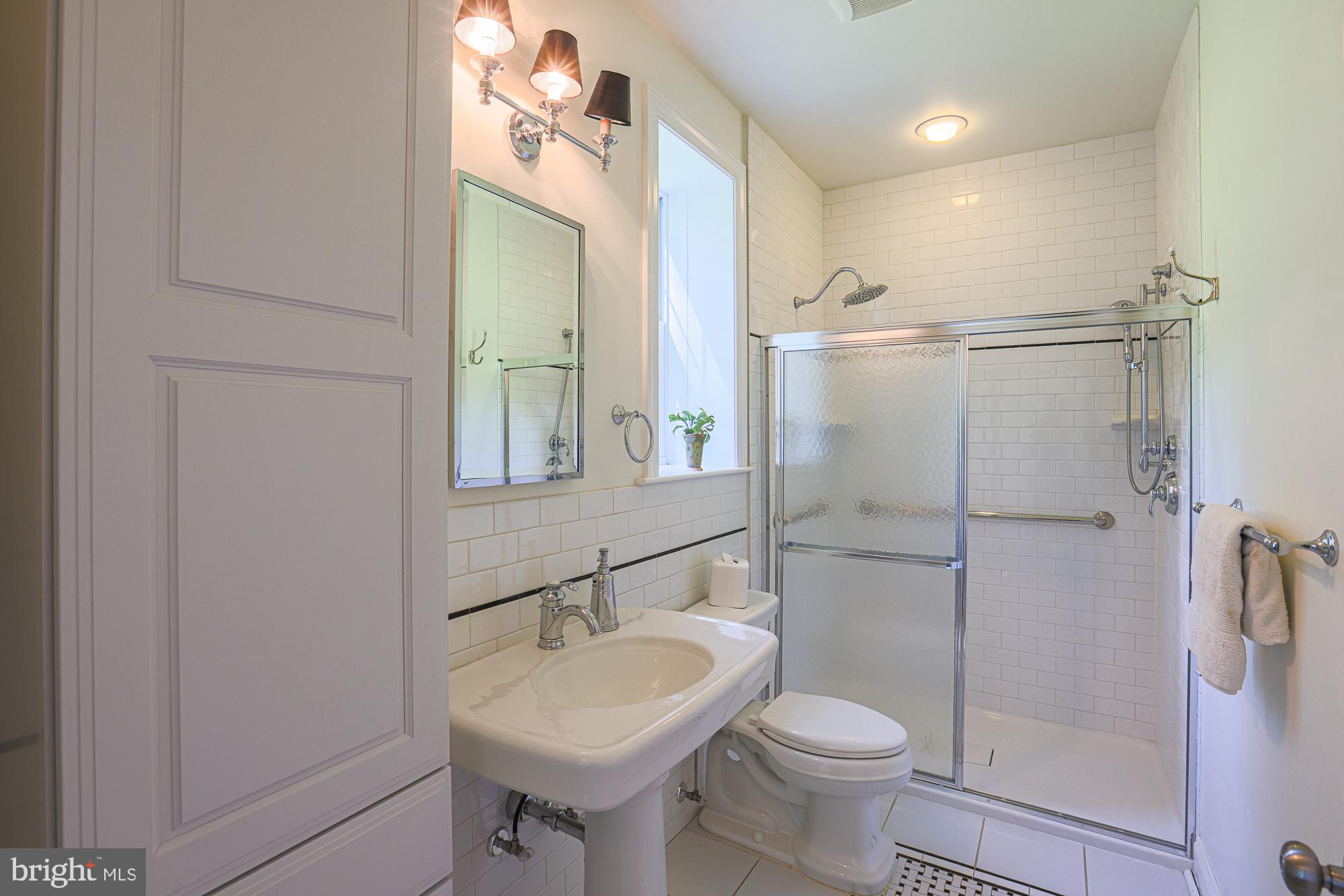 19020 Gunpowder Road Hampstead, MD 21074 - Photo 57 of 109 Main level full bath w/linen closet