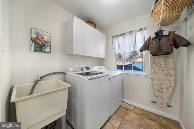 $599,999 | 18 Savoy Road, Newark, DE 19702