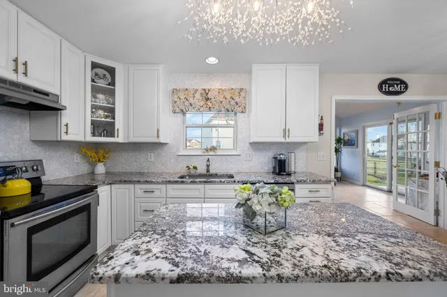 $599,999 | 18 Savoy Road, Newark, DE 19702