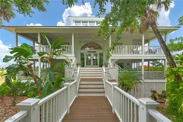 $2,150,000 | 328 Useppa Island, Bokeelia, FL 33922