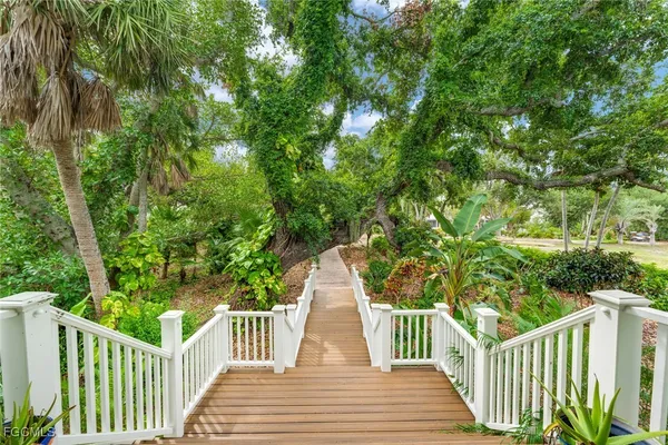 $2,150,000 | 328 Useppa Island, Bokeelia, FL 33922