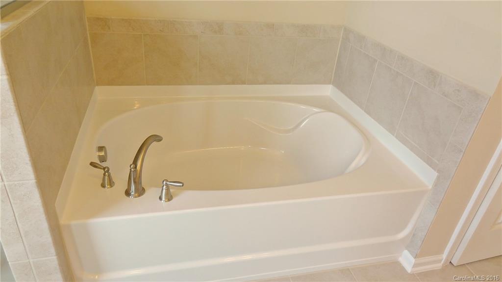 8946 Inverness Bay Road Charlotte, NC 28278 - Photo 14 of 24 Gallery Image 14
