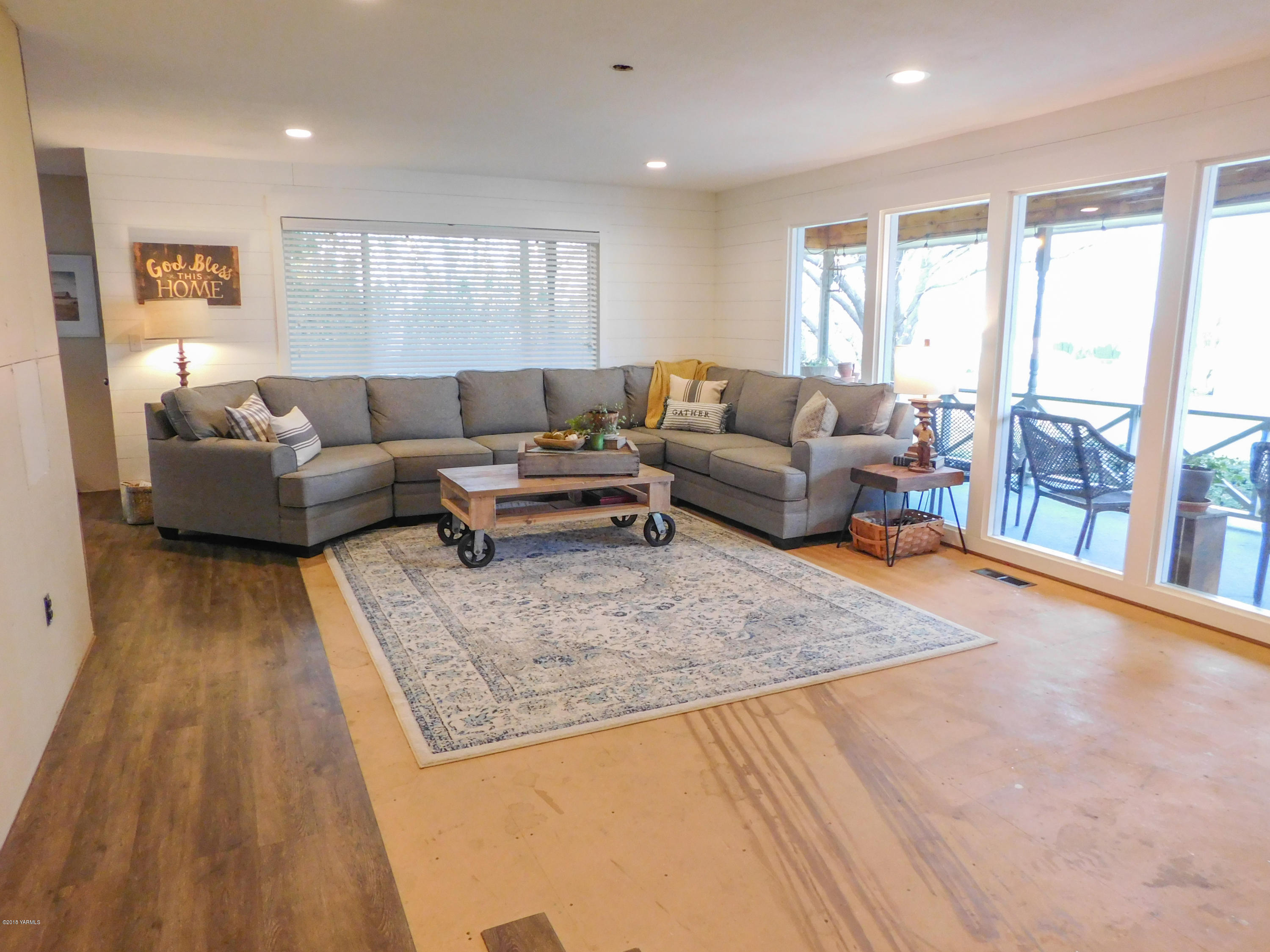 6904 Mieras Road Yakima, WA 98901 - Photo 3 of 19 a living room with furniture and a large window