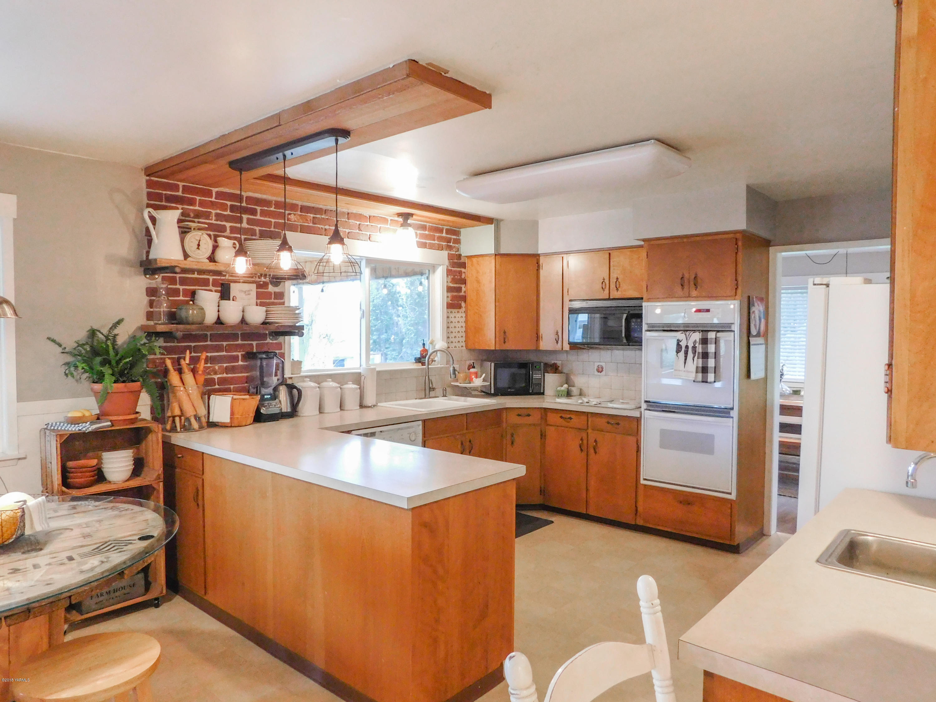 6904 Mieras Road Yakima, WA 98901 - Photo 8 of 19 a kitchen with stainless steel appliances granite countertop a sink stove and refrigerator