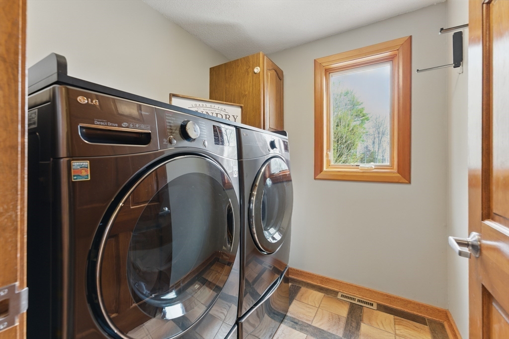 131 Bates Road Westfield, MA 01085 - Photo 13 of 39 Gallery Image 13