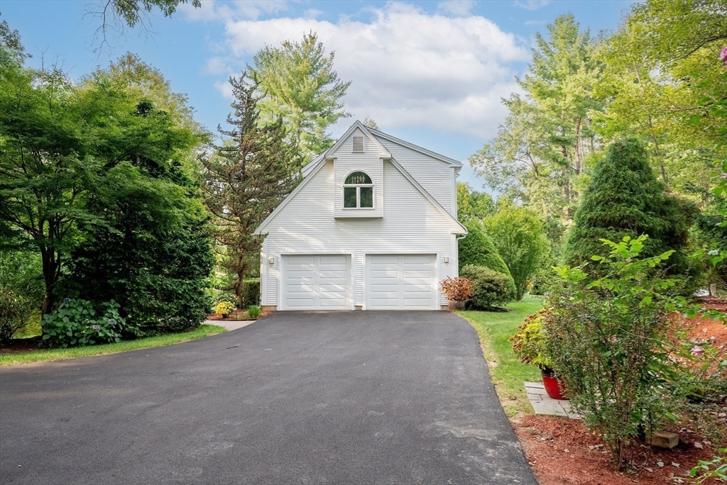 131 Bates Road Westfield, MA 01085 - Photo 4 of 39 Gallery Image 4