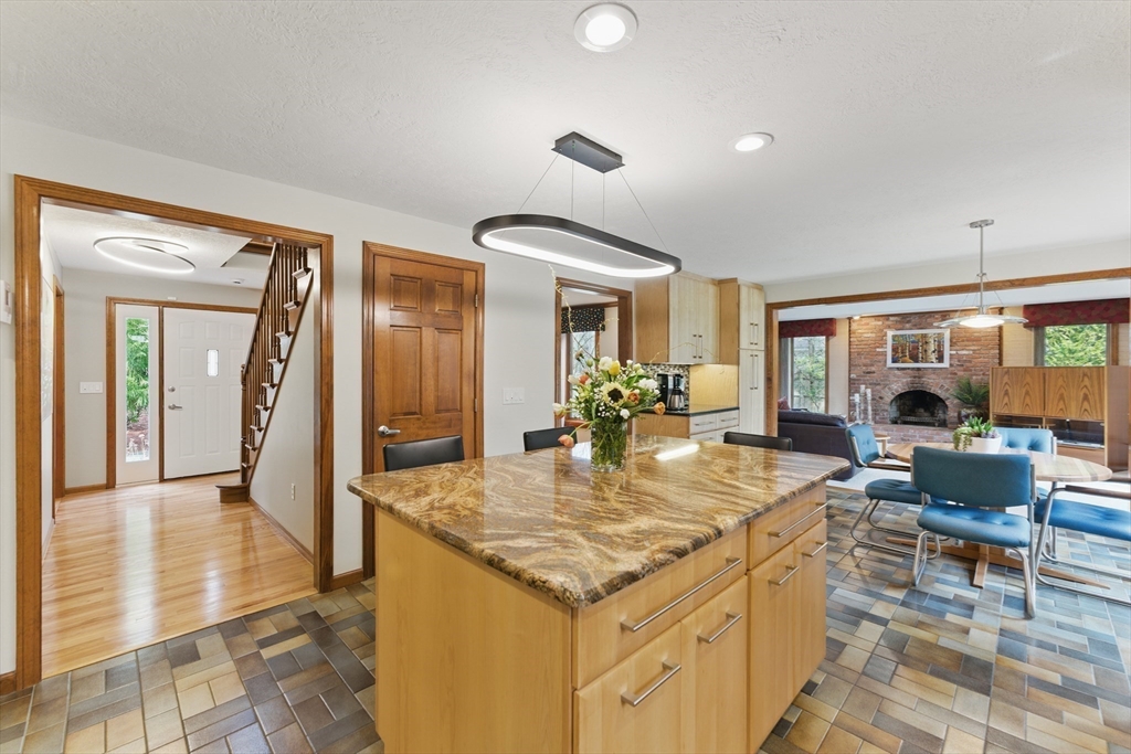 131 Bates Road Westfield, MA 01085 - Photo 8 of 39 Gallery Image 8