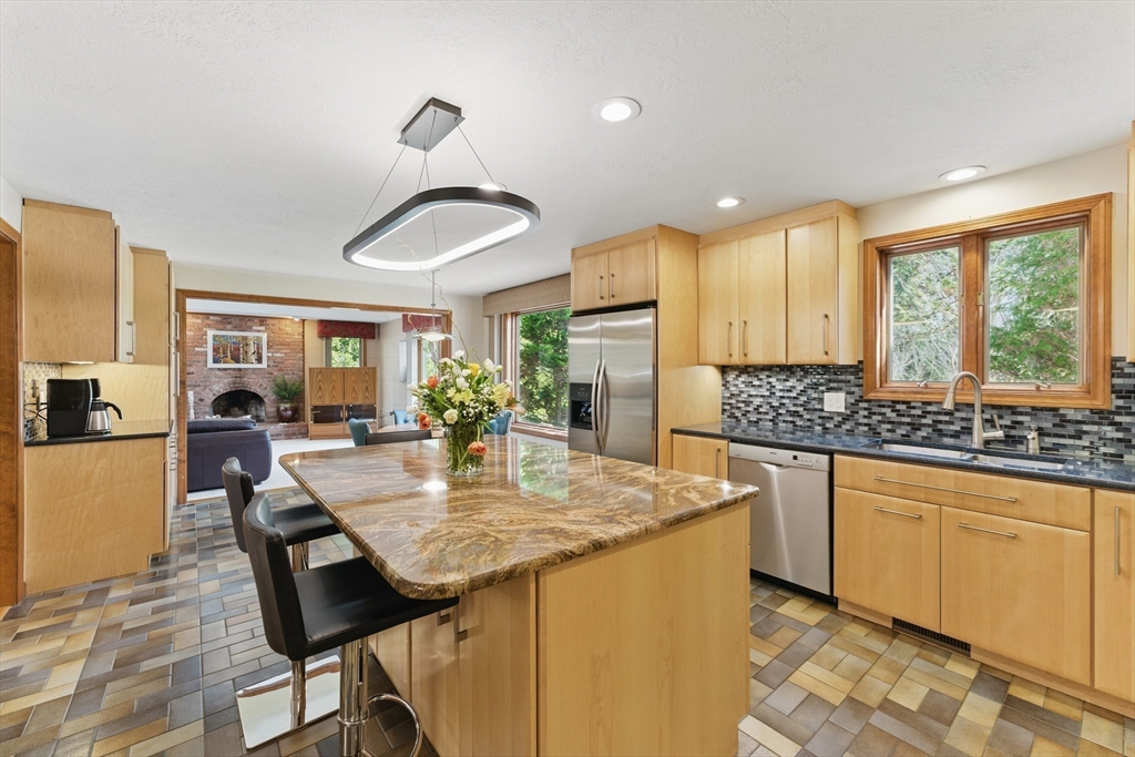 131 Bates Road Westfield, MA 01085 - Photo 9 of 39 Gallery Image 9