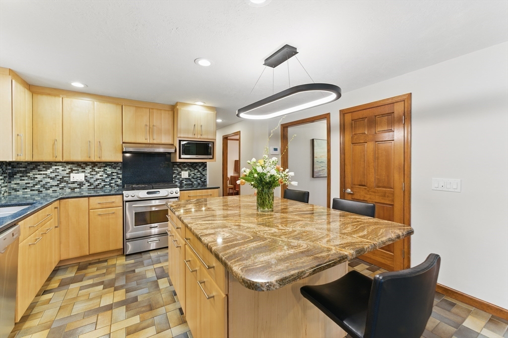 131 Bates Road Westfield, MA 01085 - Photo 10 of 39 Gallery Image 10